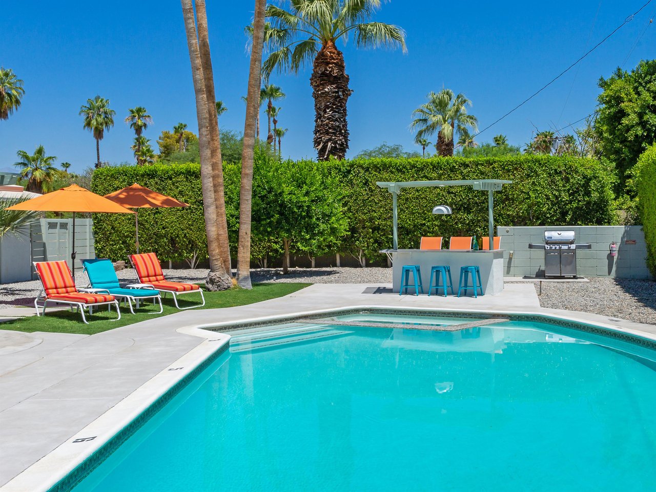 Fabulous resortstyle pool yard