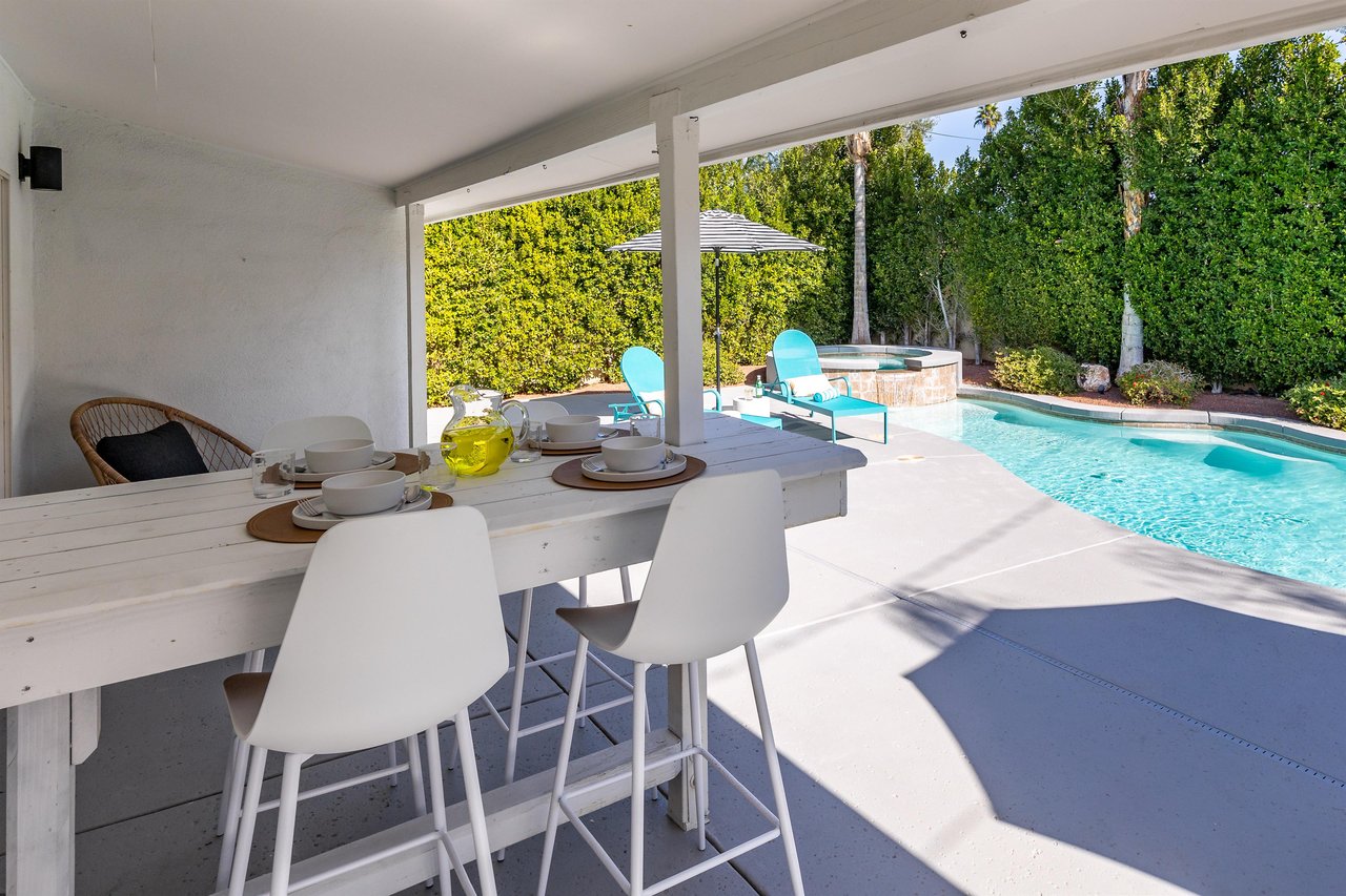 Covered al fresco dining