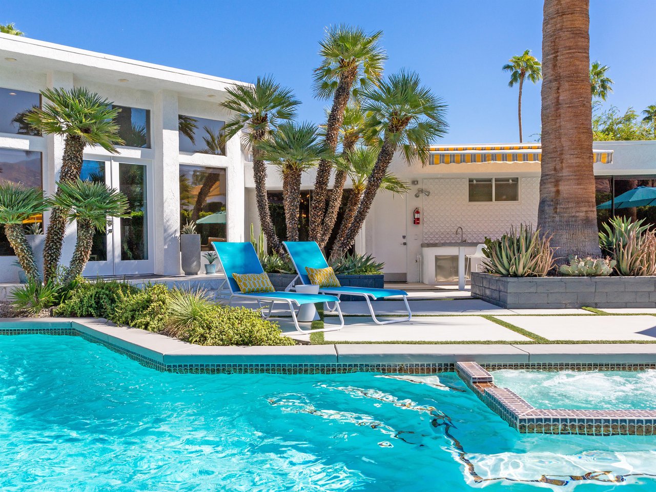 Plenty of poolside amenities