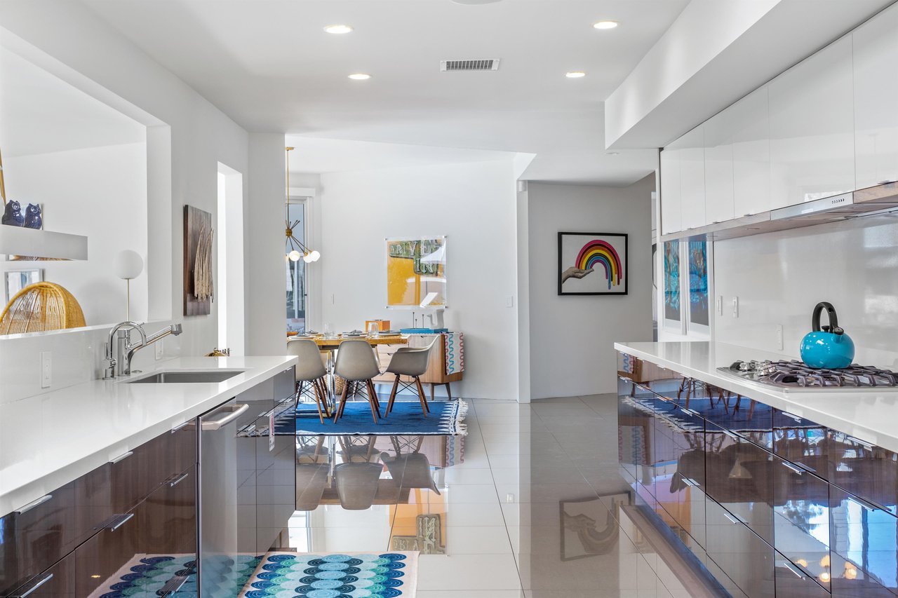 Freeflowing floorplan