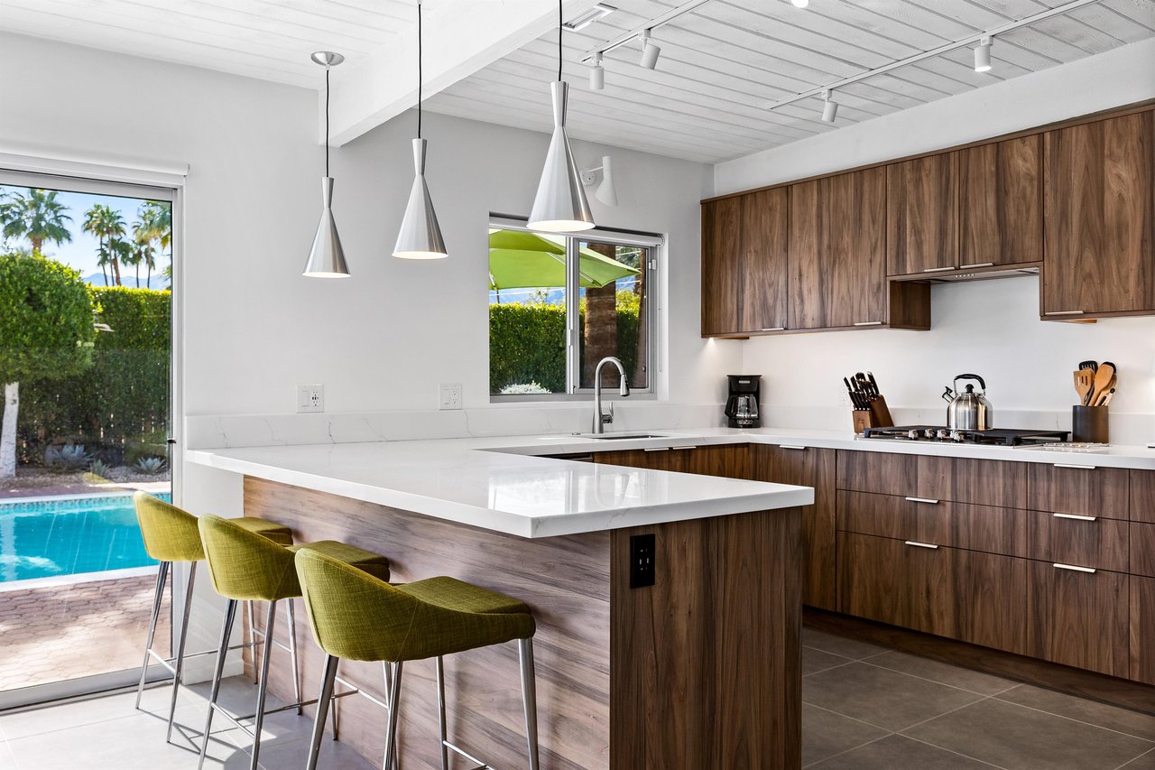 Gorgeous kitchen and breakfast bar
