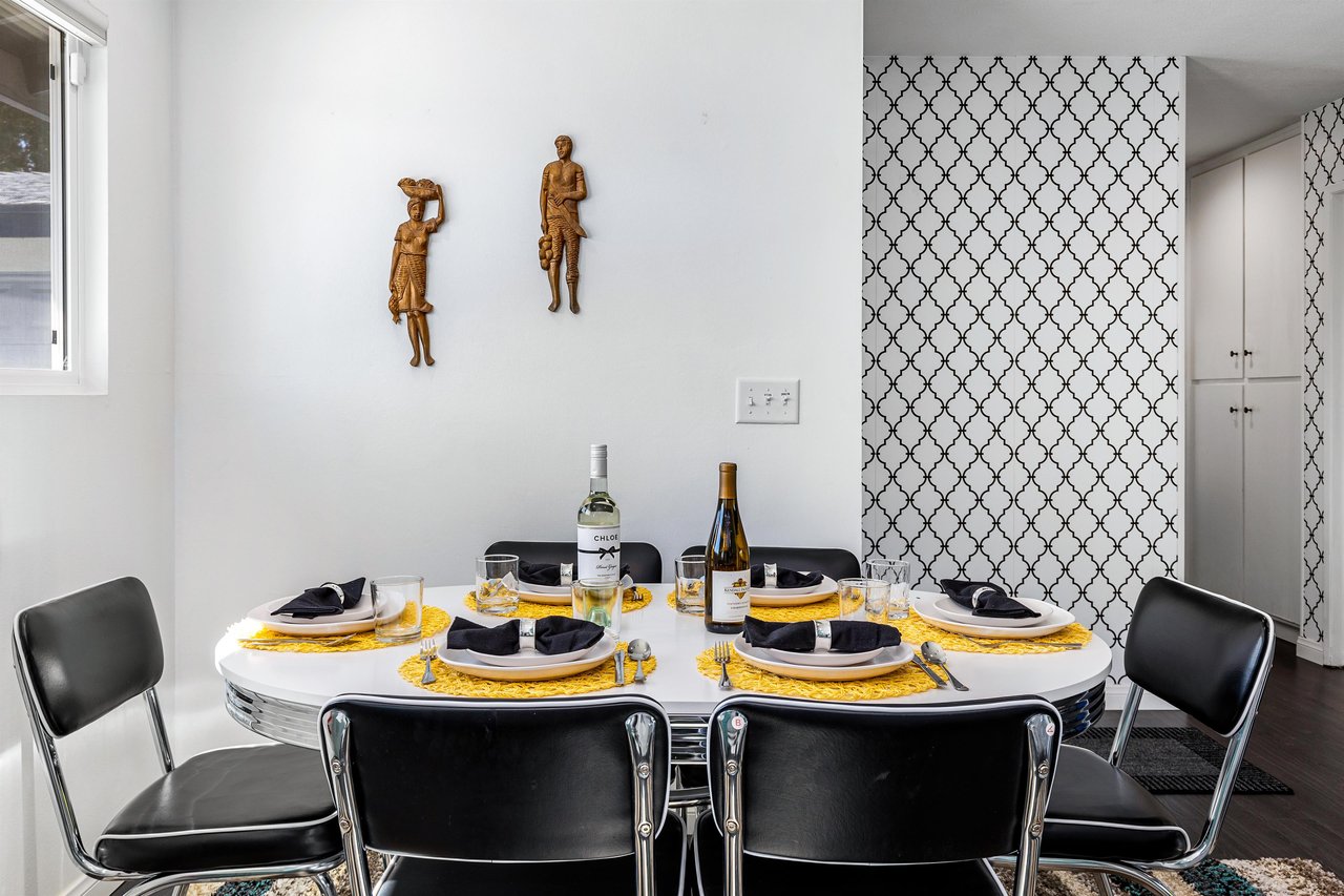 Indoor dining for six