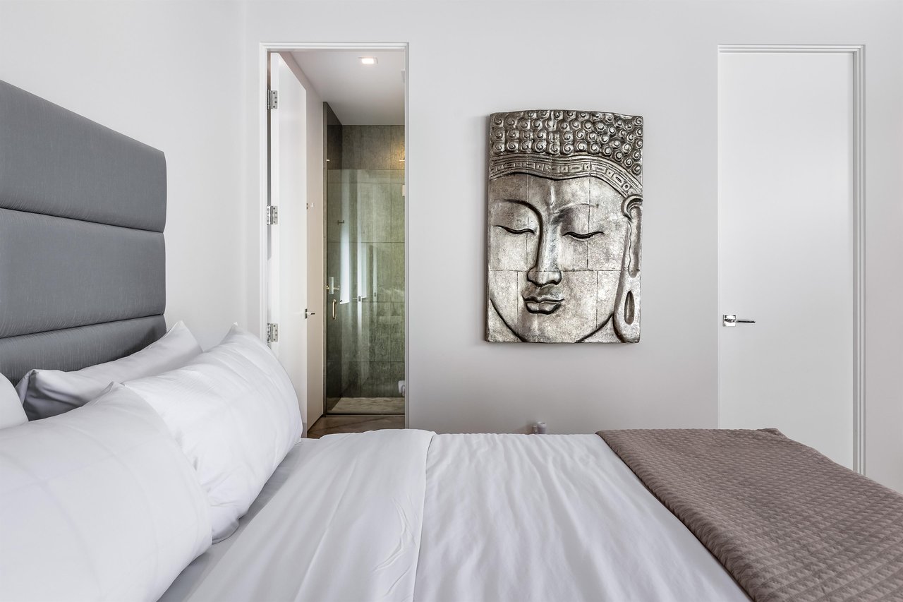 Stunning bedroom art