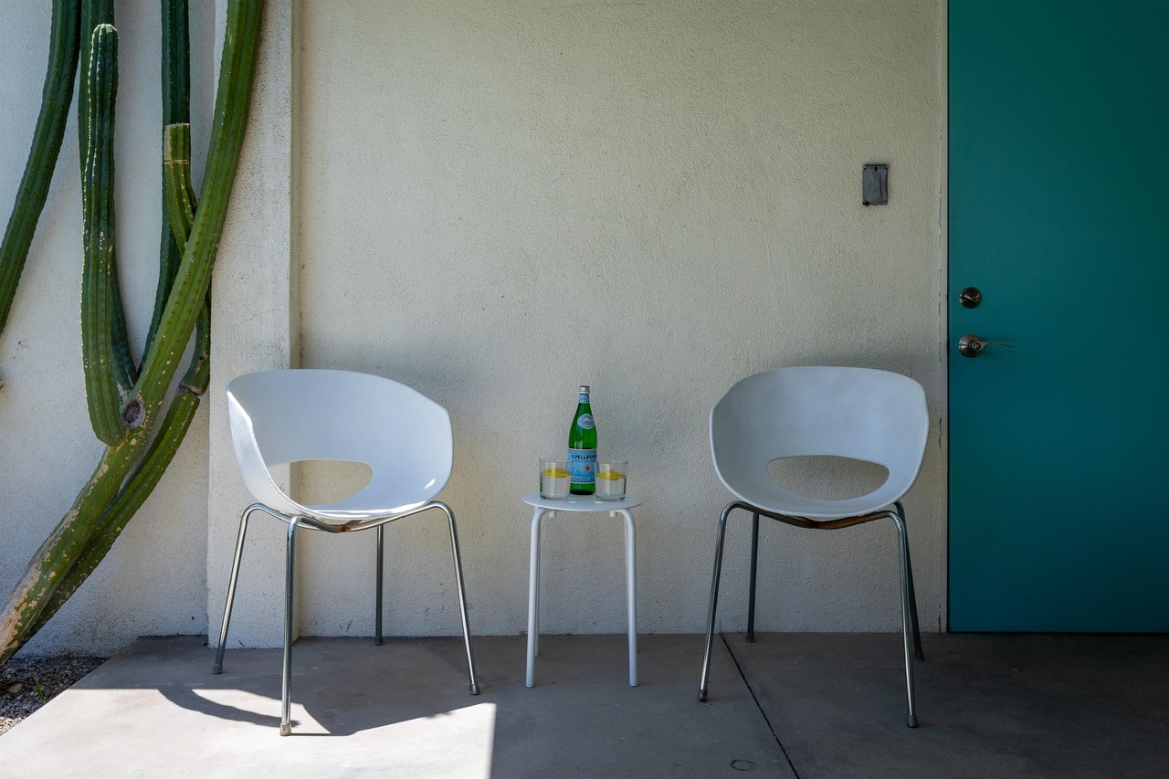 Intimate outdoor seating for 2