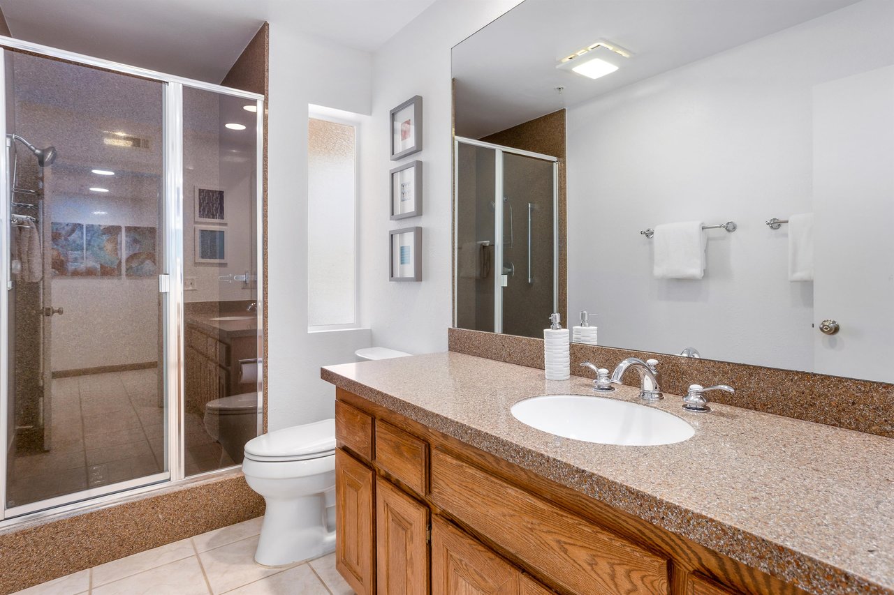 Guest bathroom with walkin shower