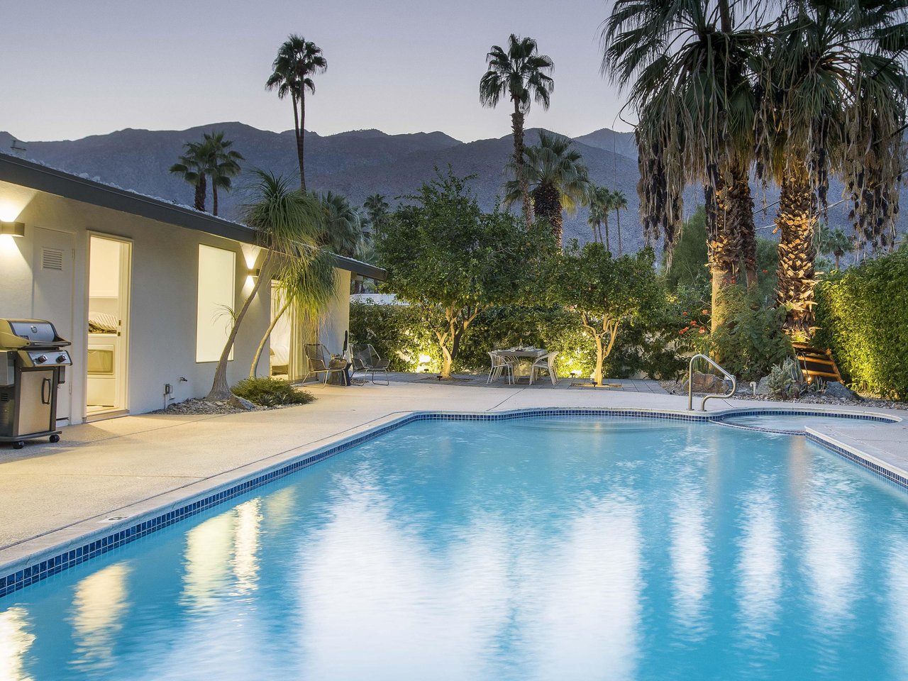 Fabulous resortstyle pool yard