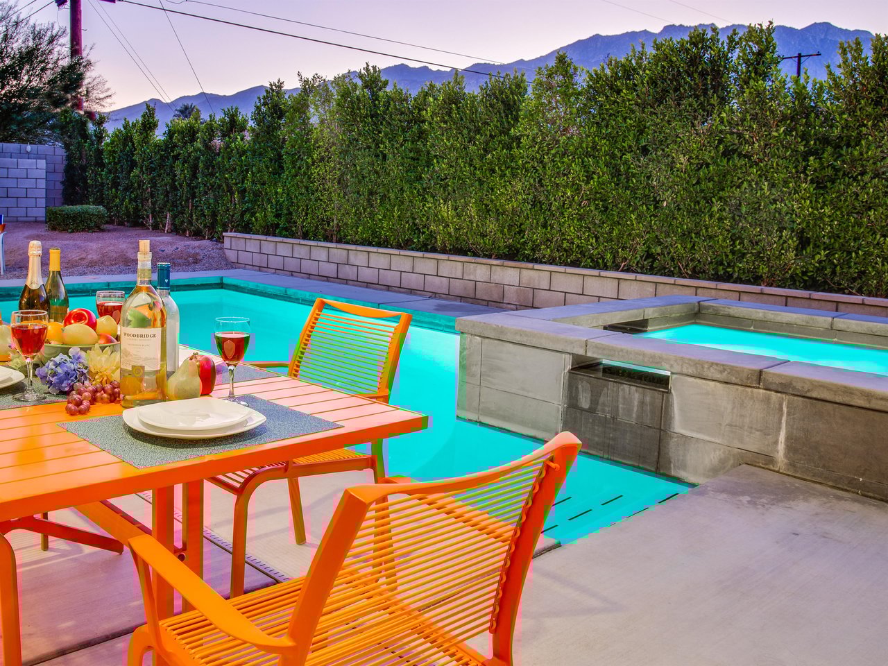 Poolside Dining at Sun Haven Escape