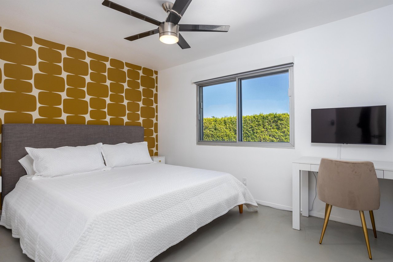 Private guest bedroom