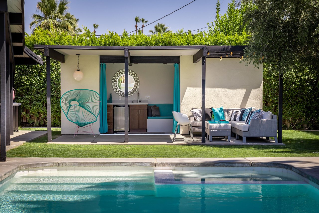 Views of the pool cabana