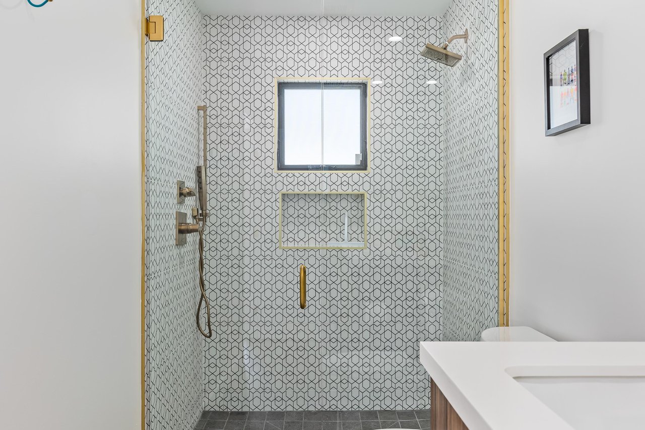 Guest waterfall shower