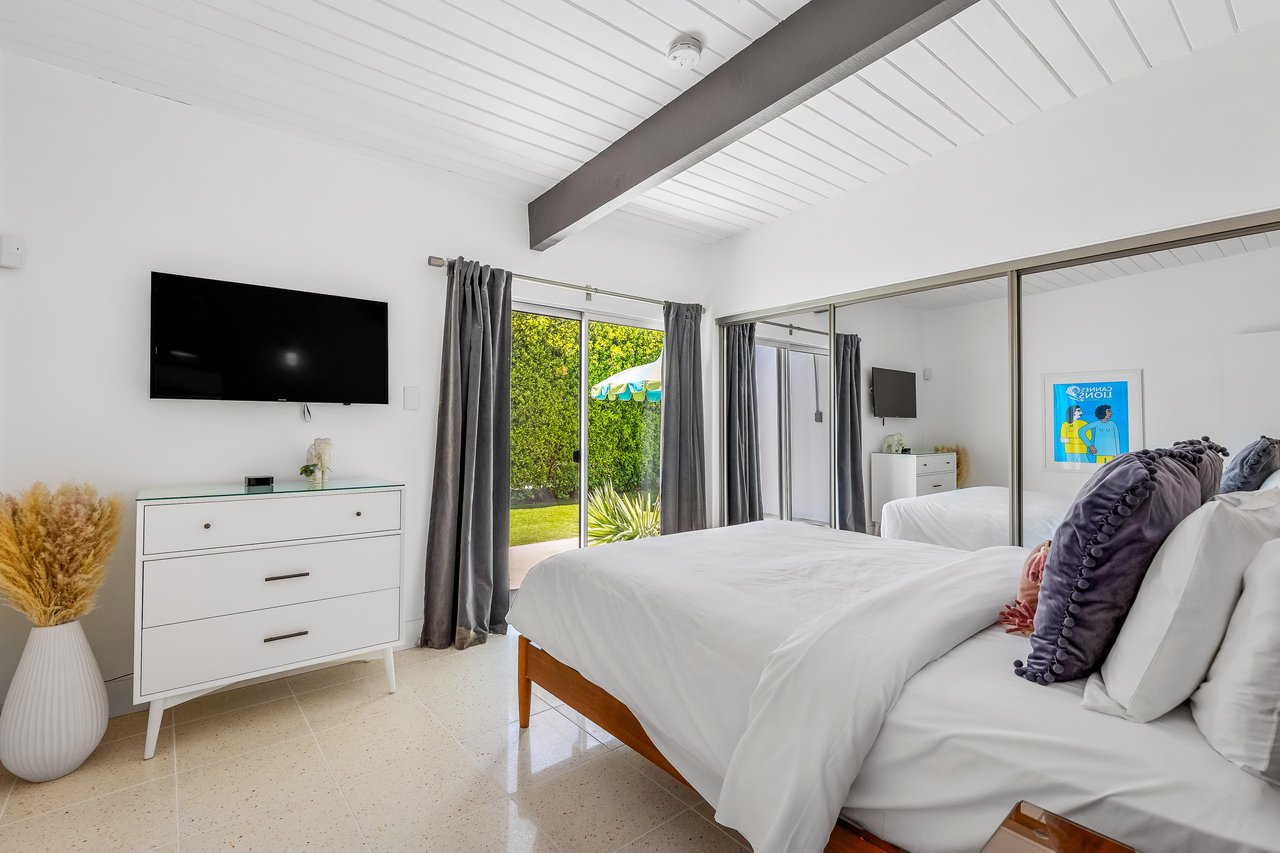 Easy access to the backyard