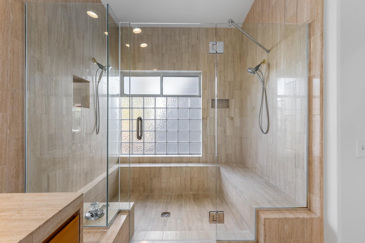 Spacious guest shower