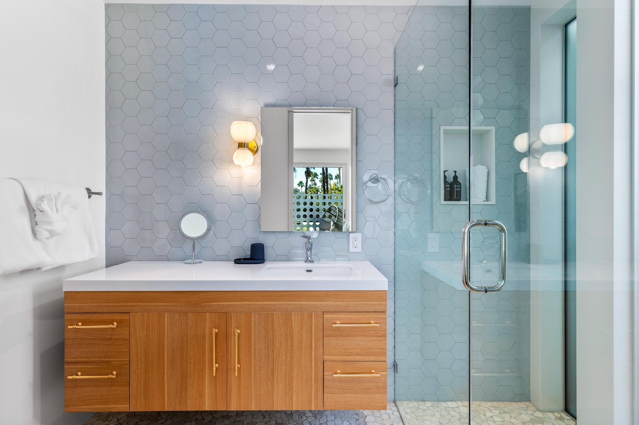 Guest Suite Connected Bath