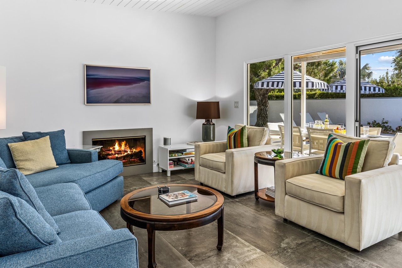 Comfy living for amazing talks around the fireplace