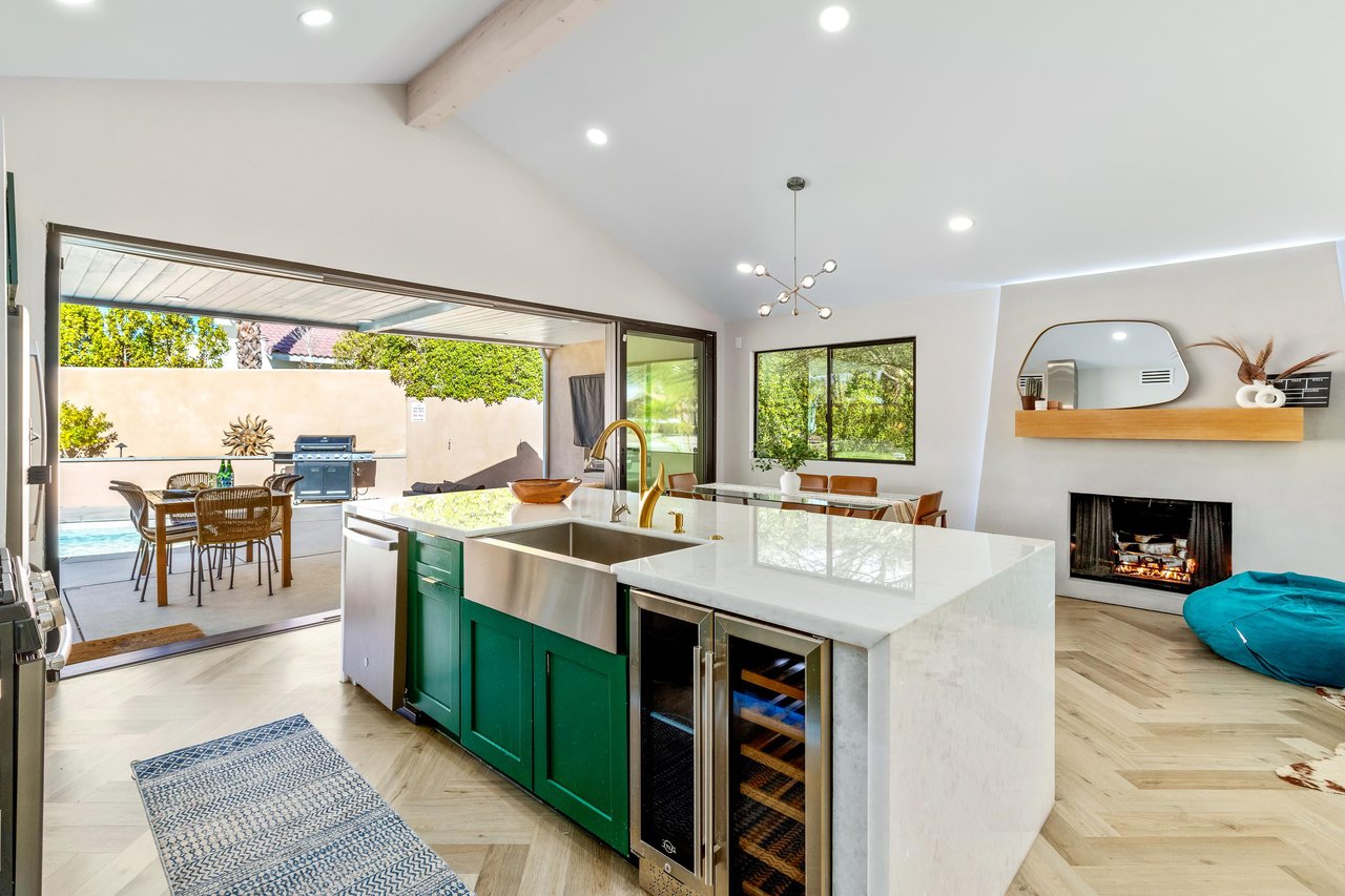 Flow from the kitchen to the amazing pool yard