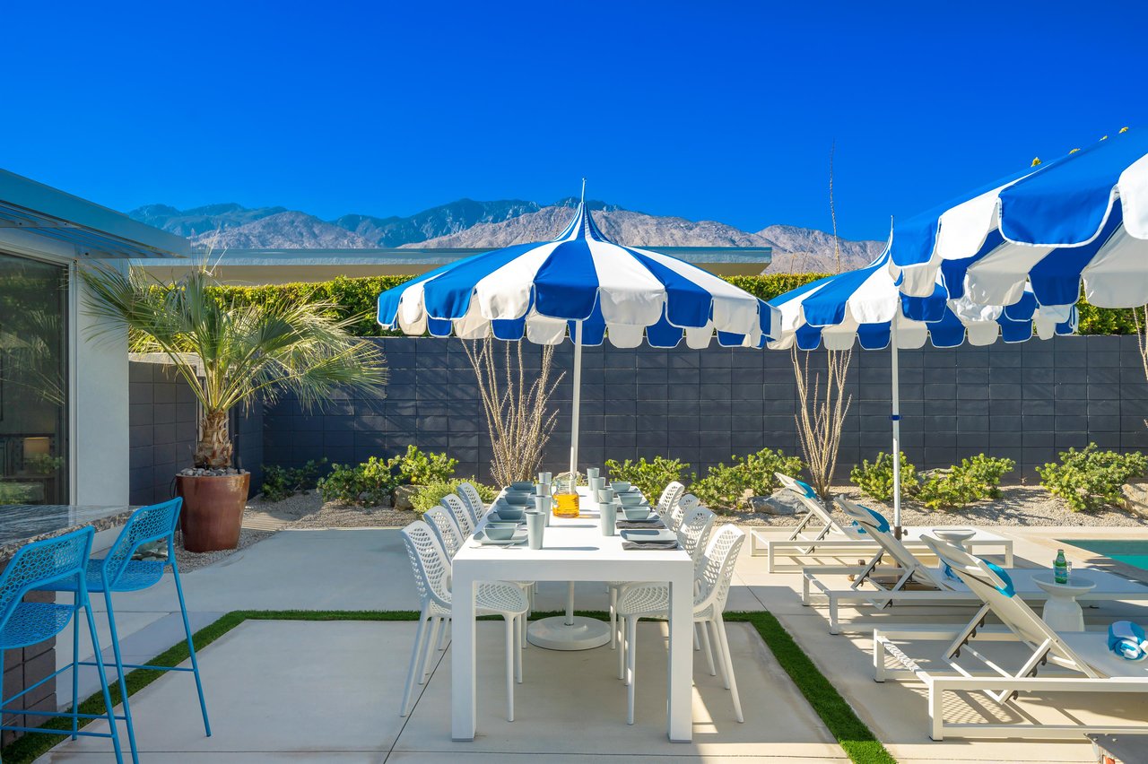 Shaded al fresco dining