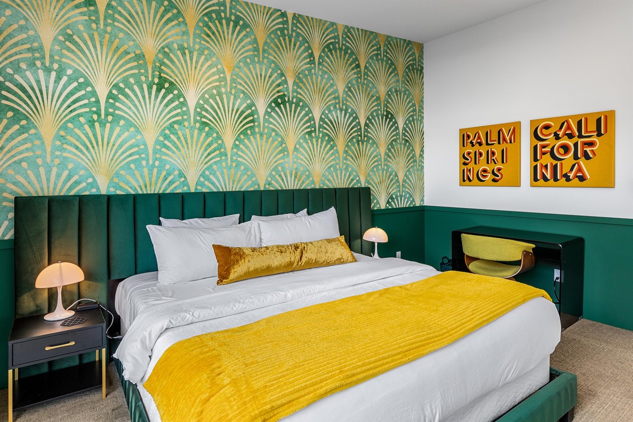 Exquisite green room decor