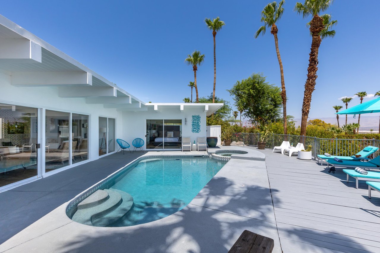 Sunny Palm Springs living