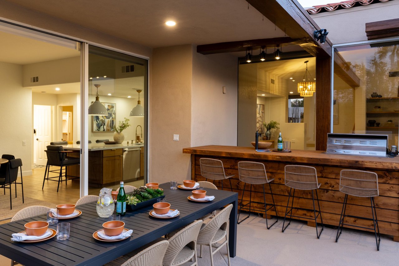 Covered al fresco dining for 8