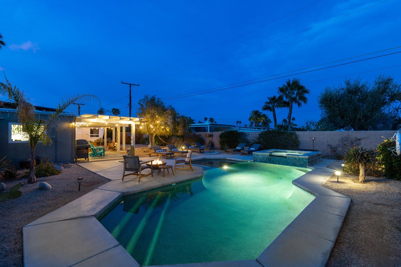 Splash  Sip House gorgeous lighting at the pool