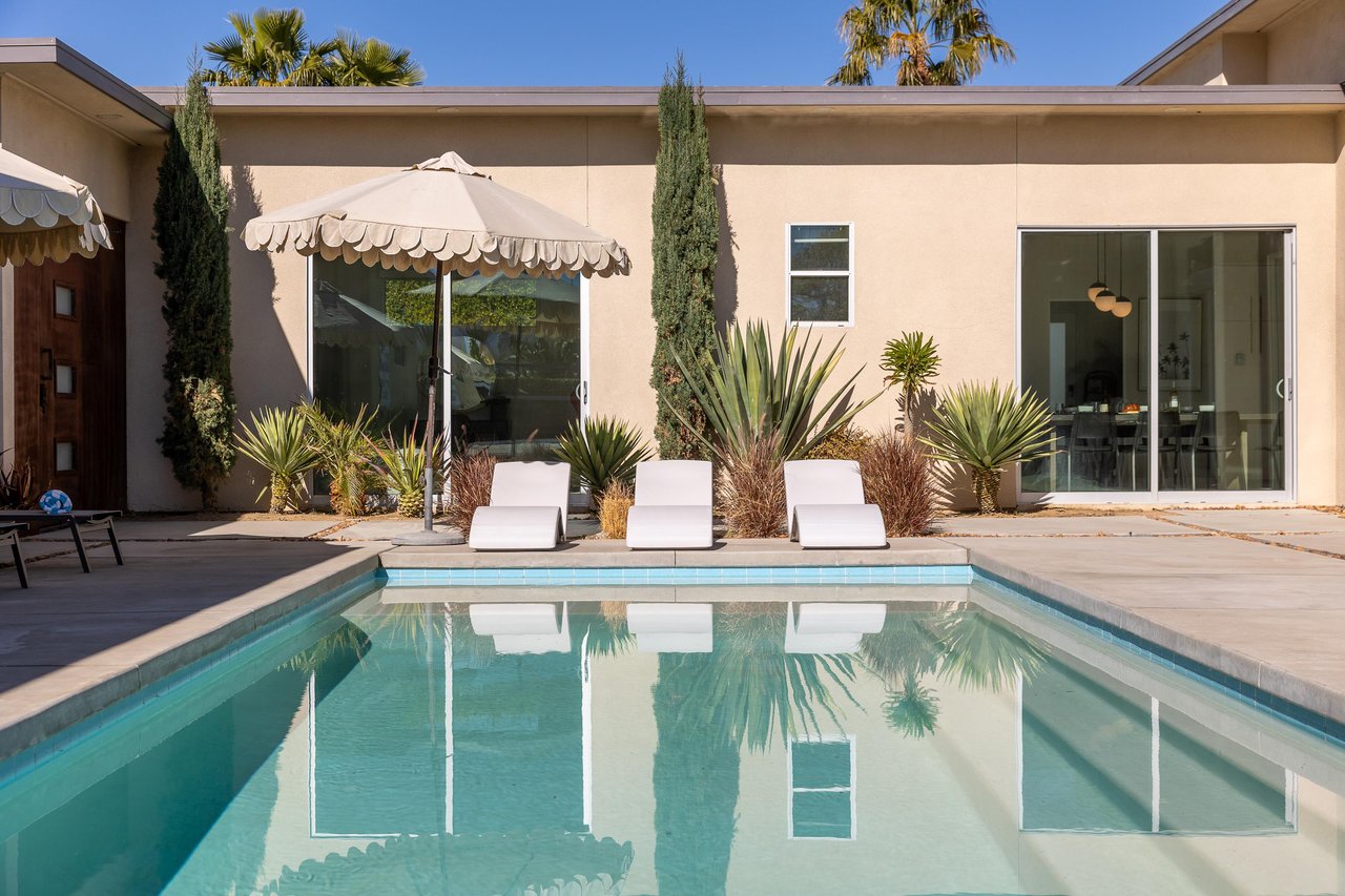 Comfy outdoor lounge chairs