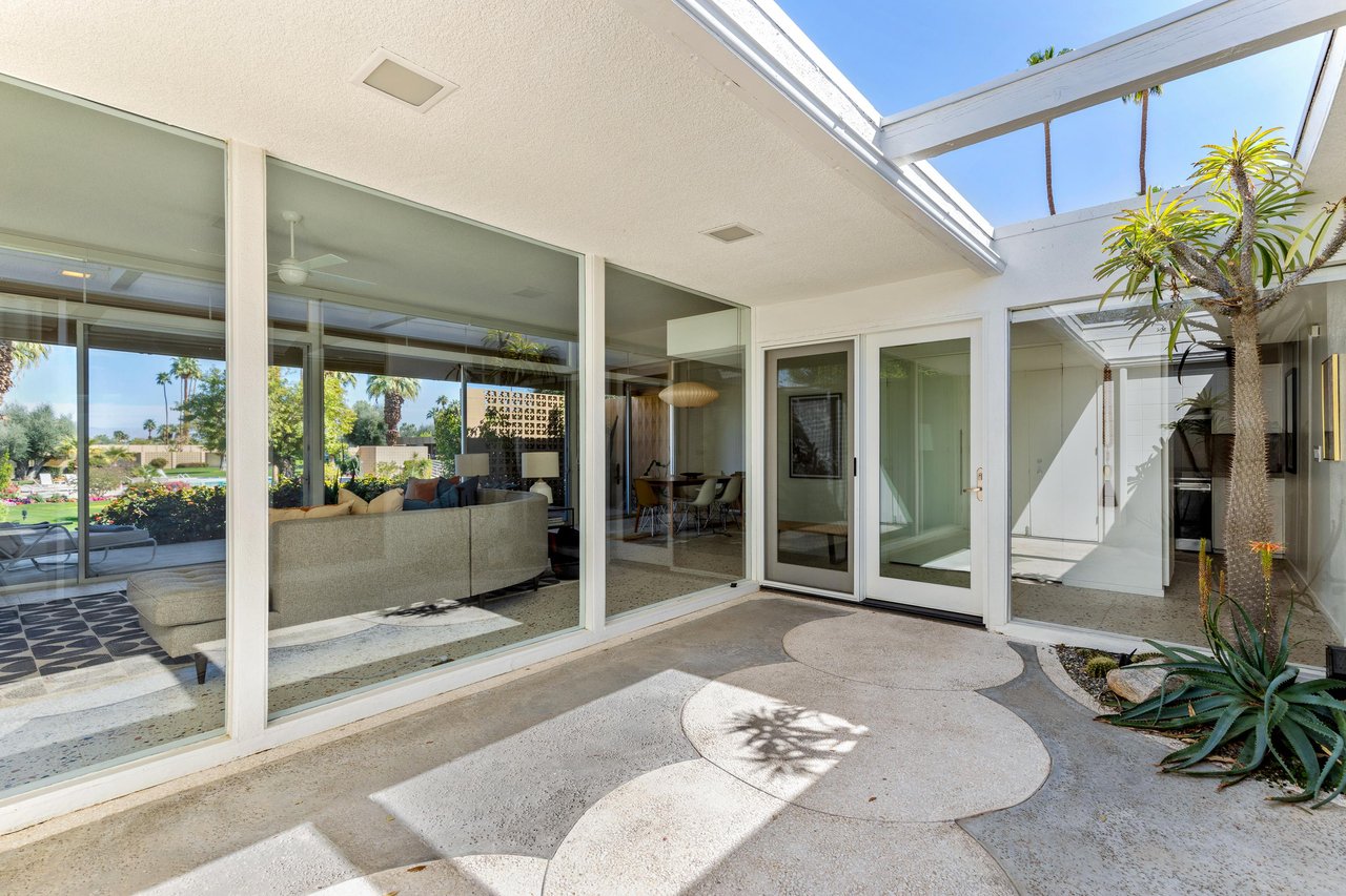 Entrance to Sandpiper Jewelbox