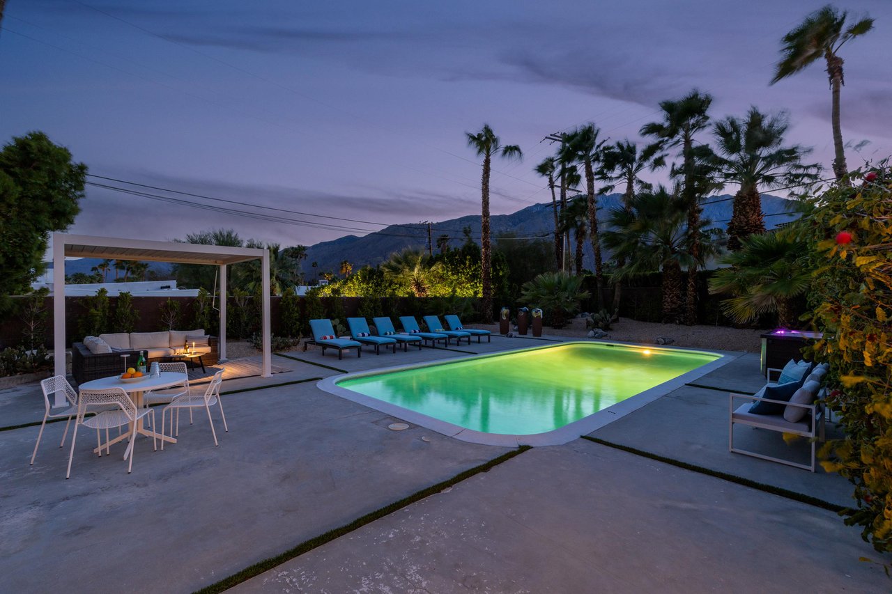 Do you prefer green pool lights