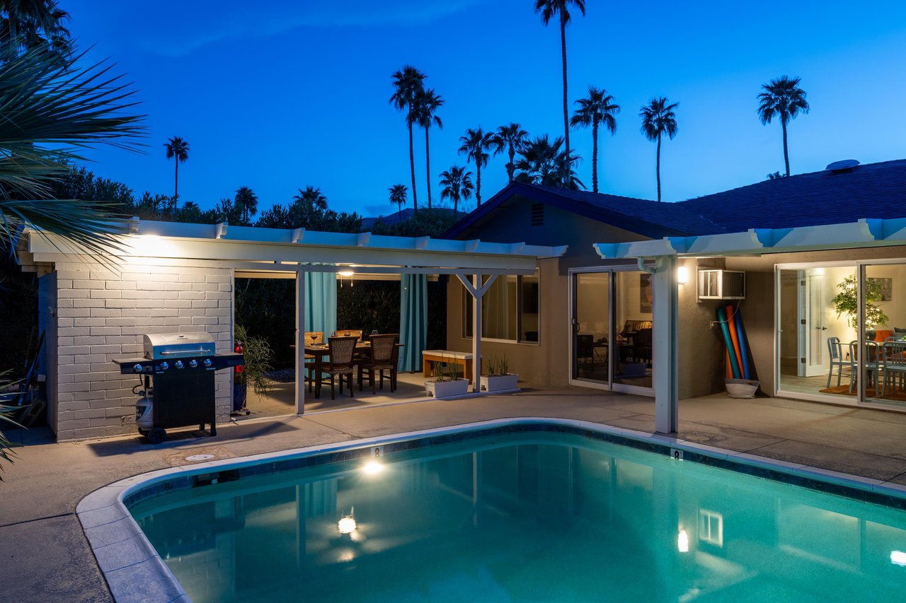 Citrus Springs at night