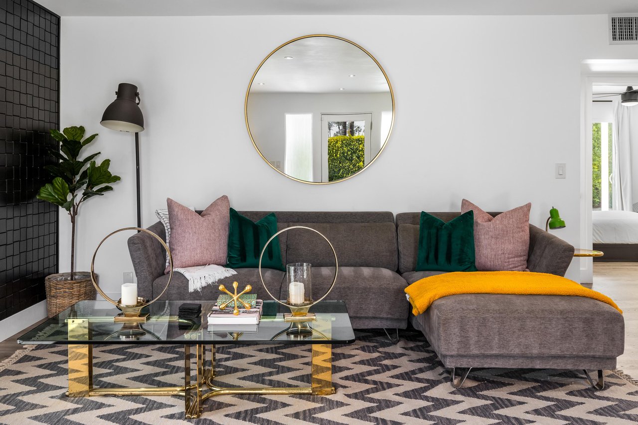 Cozy, modern couches and design elements eerywhere