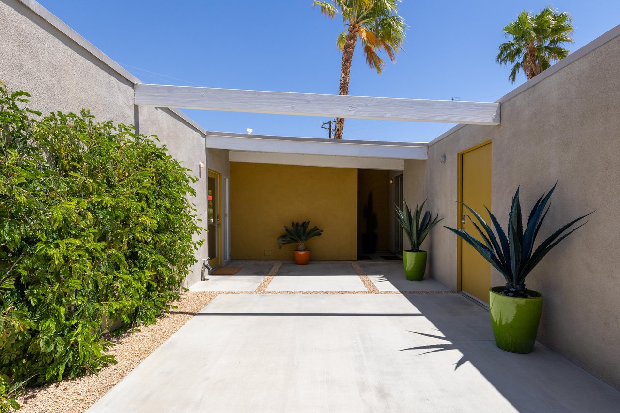 Welcome to Luxe Lounge