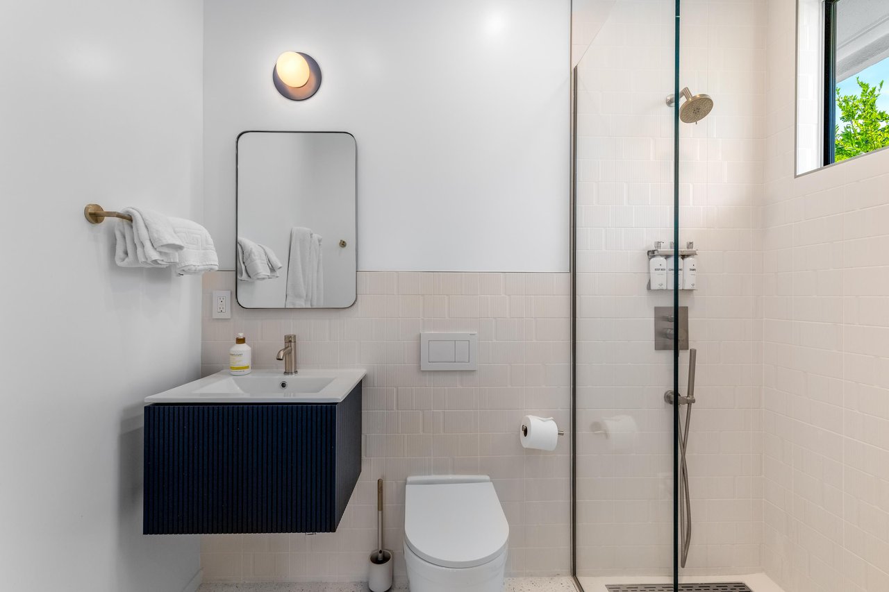 Guest en suite bathrooimn