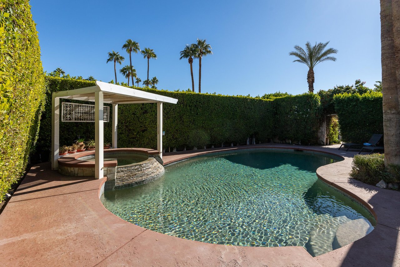 Covered spa to enjoy during the day