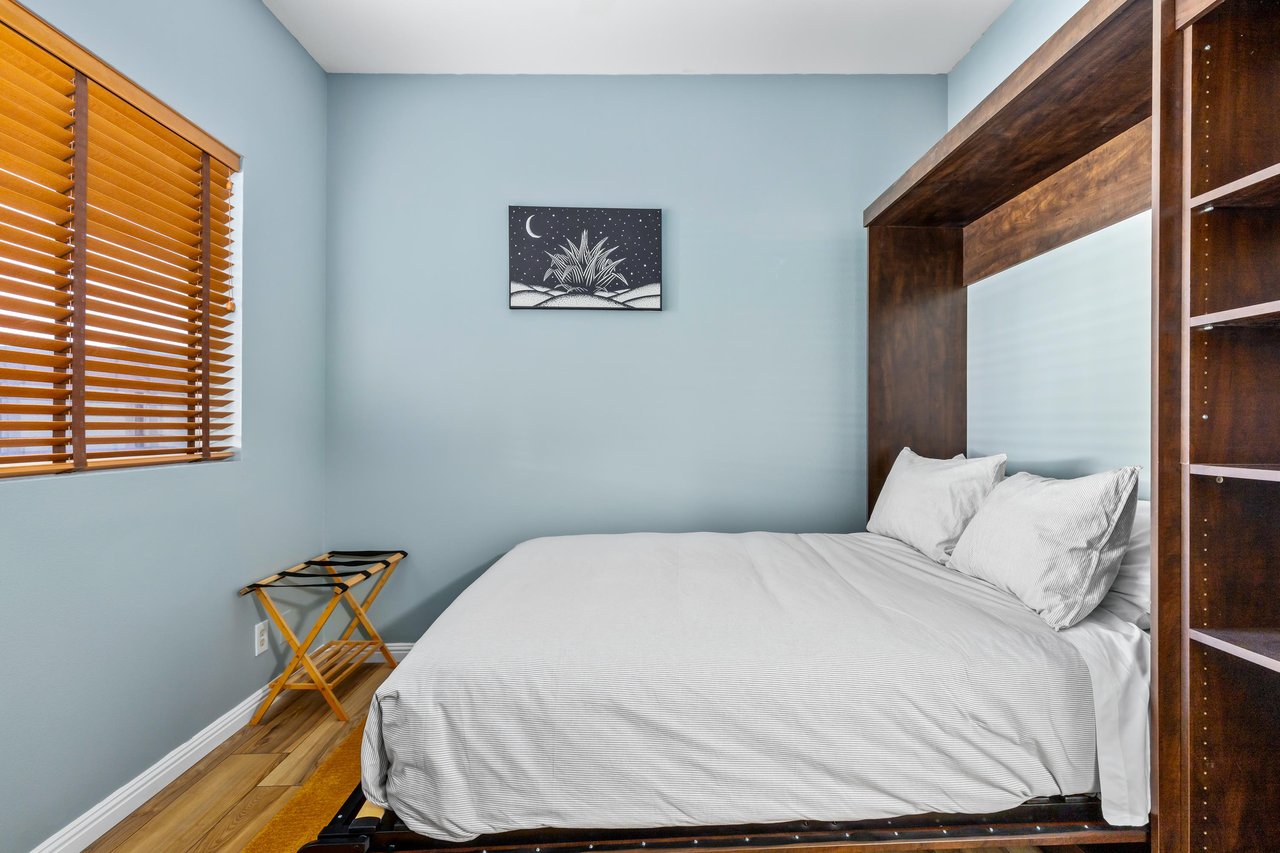 Bonus Office  Murphy Bed Room