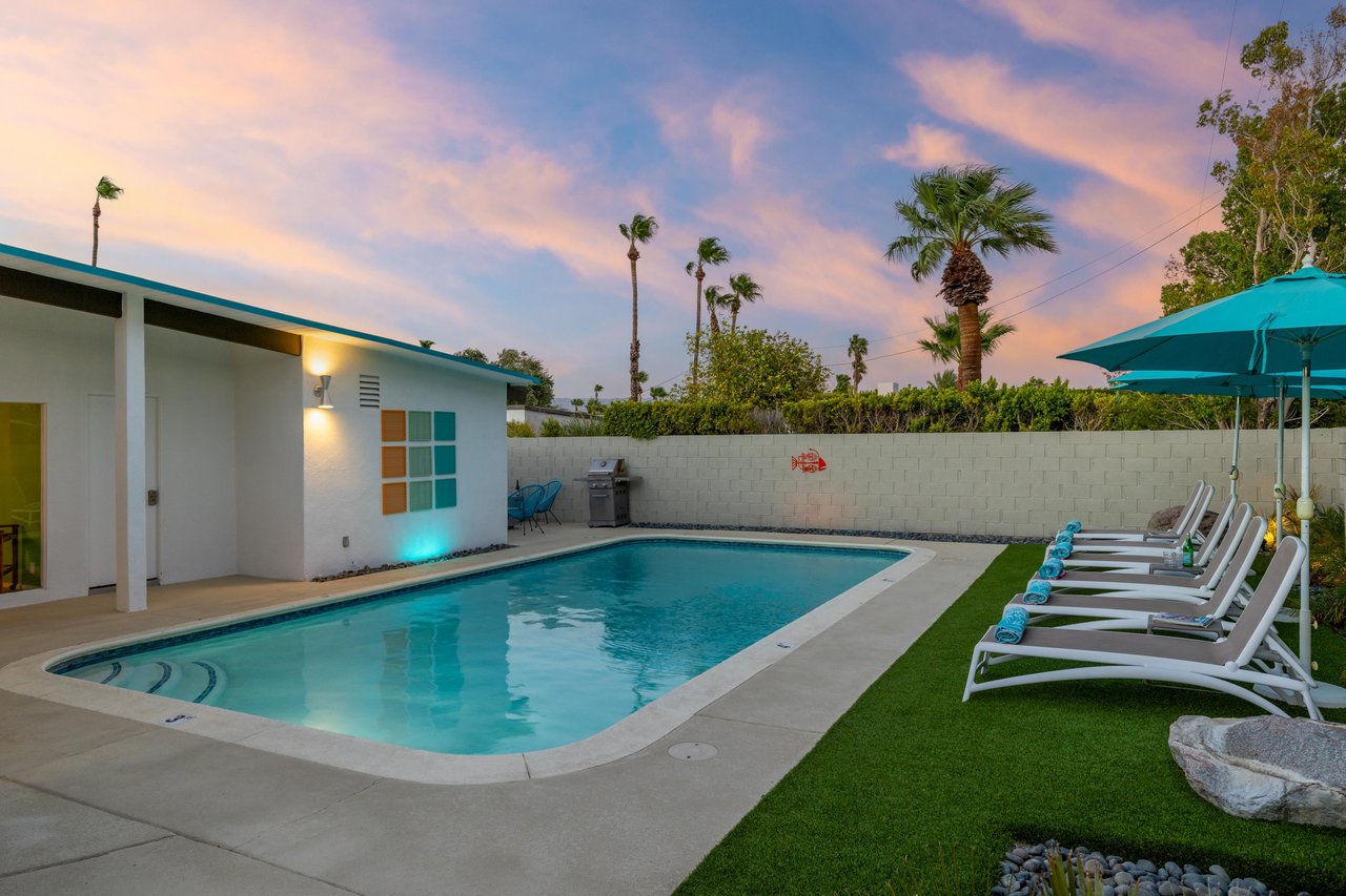 Gorgeous pool lighting