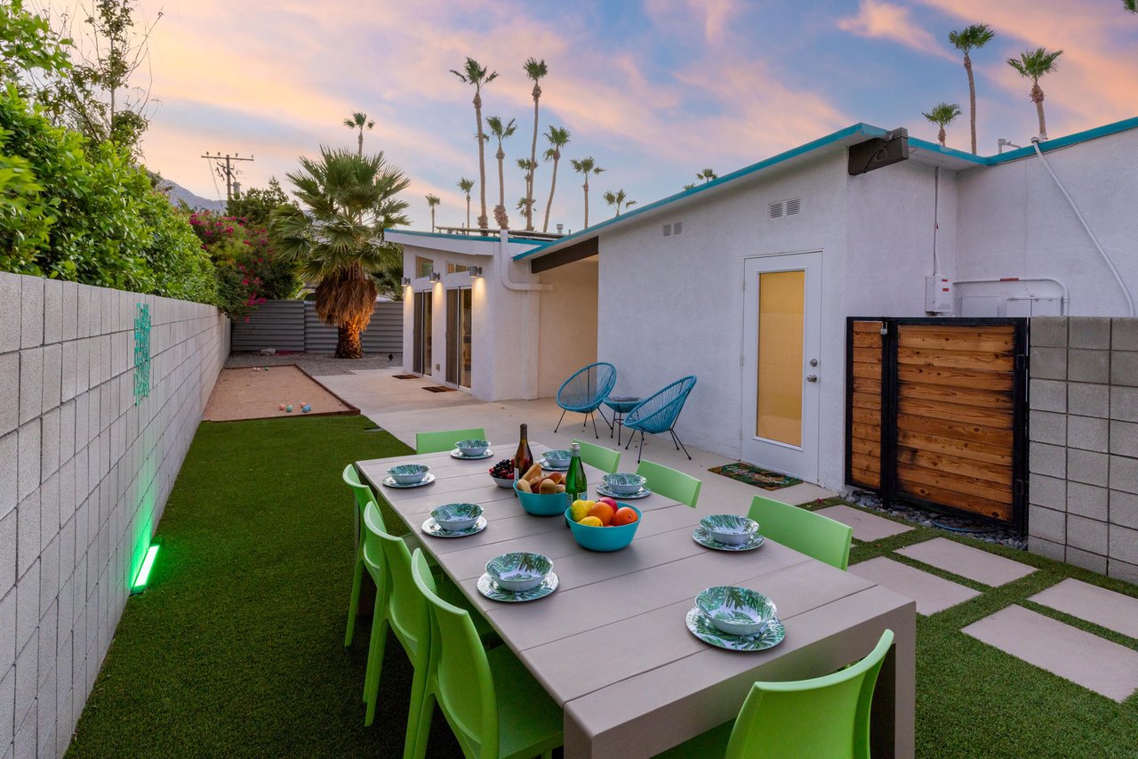 Al fresco dining for 6