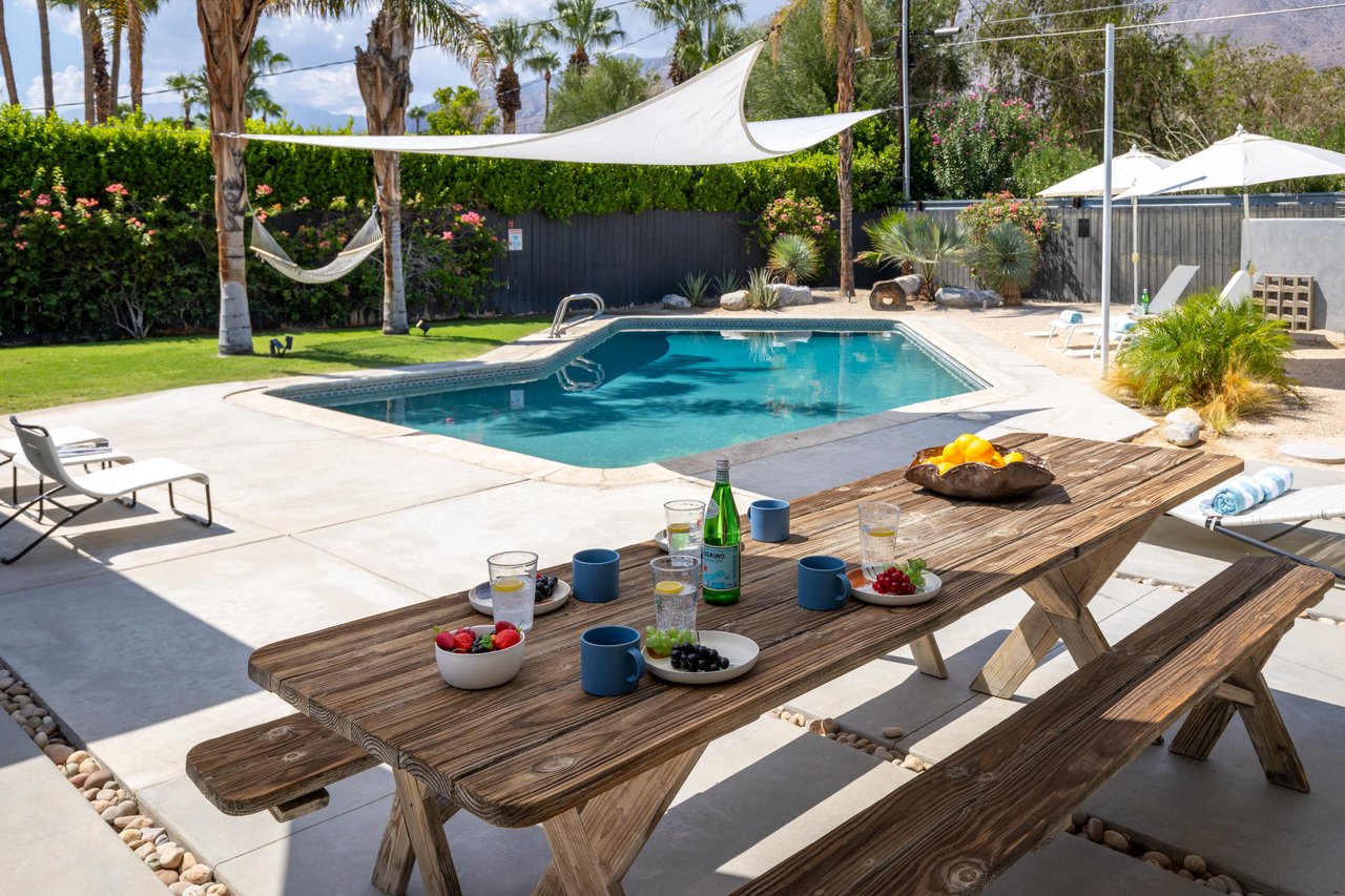 Outdoor al fresco dining