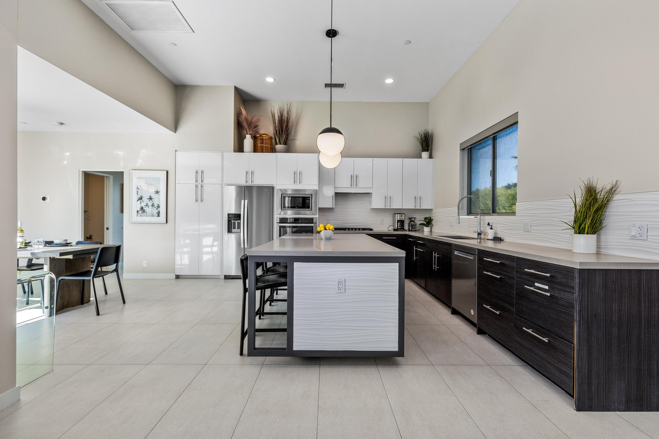 Amazing spacious Chefs kitchen