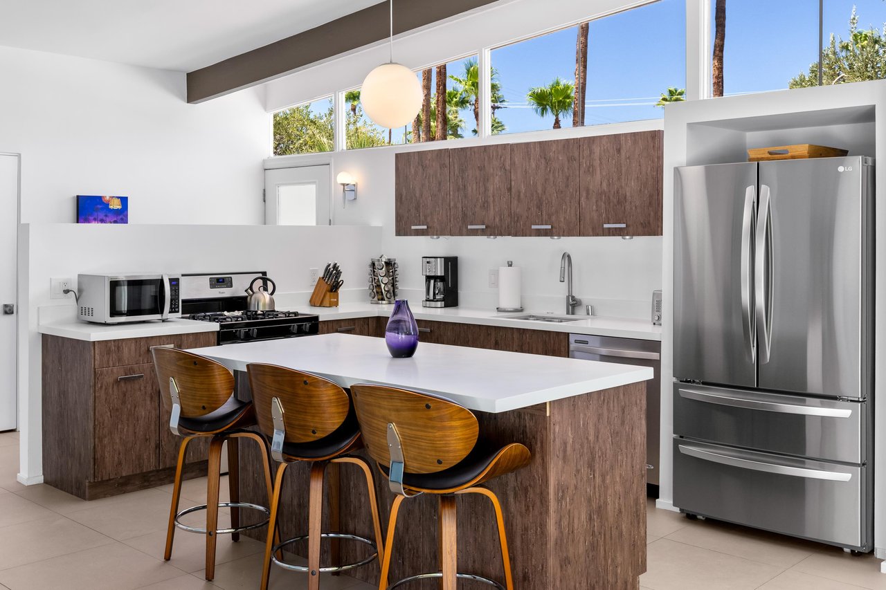 Kitchen island with breakfast bar for 3