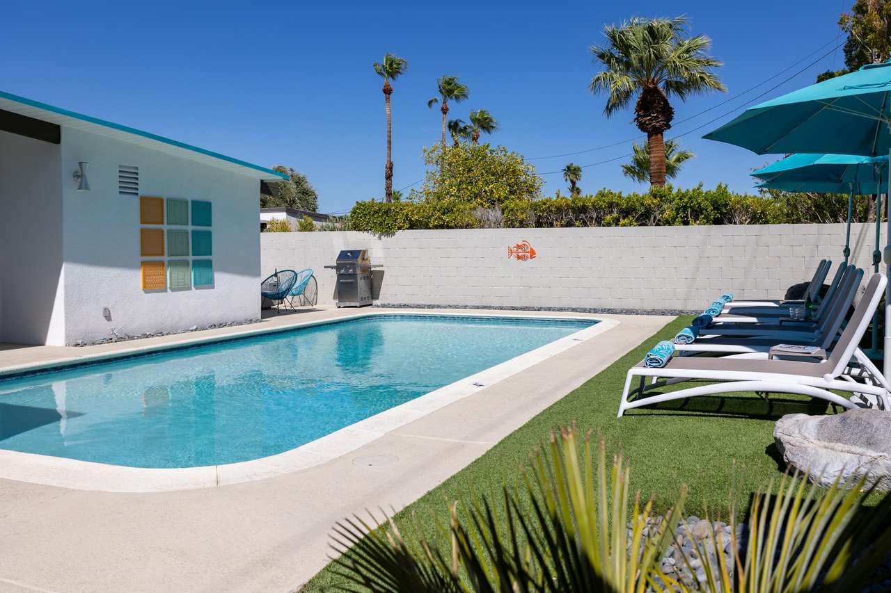 Gorgeous Pool deck landscaping