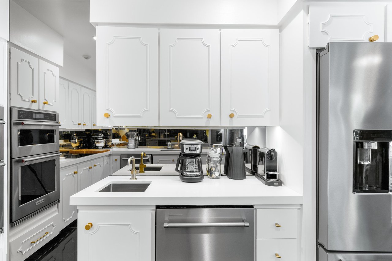 Cook to your hearts delight in this Chefs kitchen