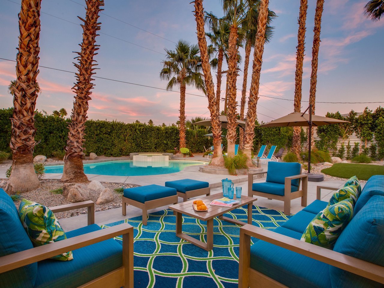 Very private resortstyle pool yard