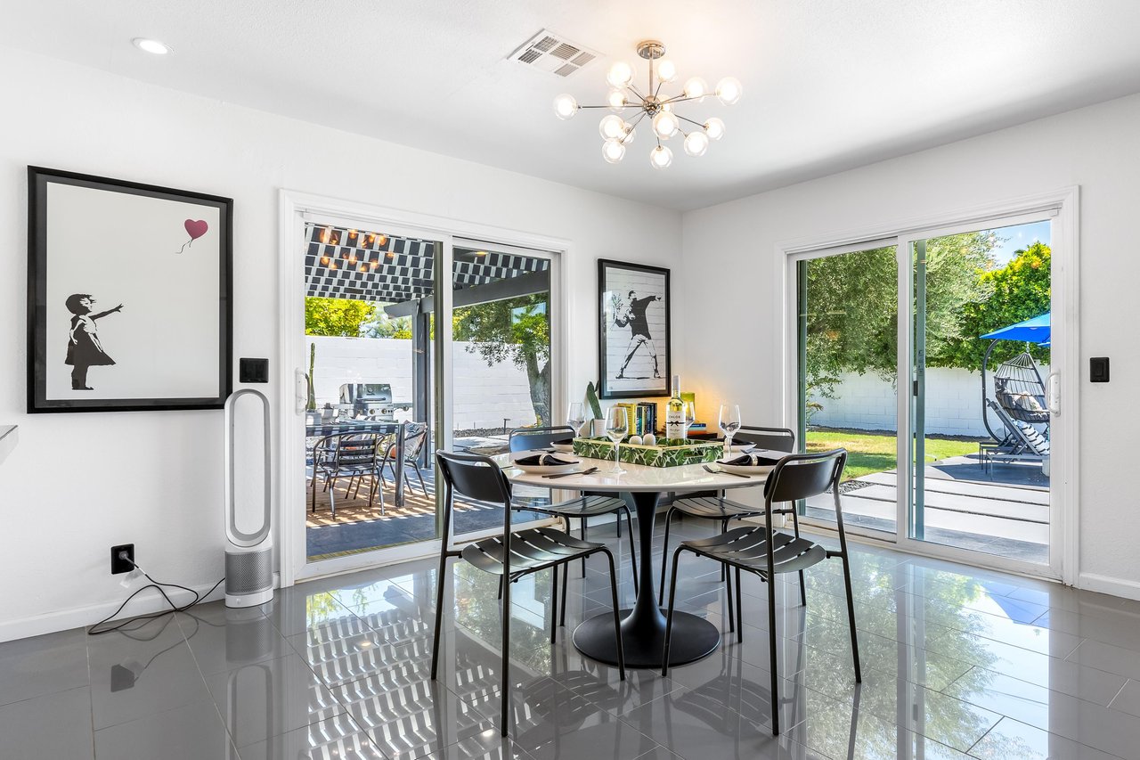 Indoor dining for four