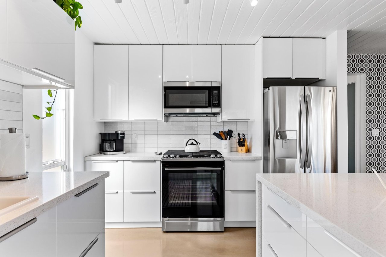 Kitchen cooking area