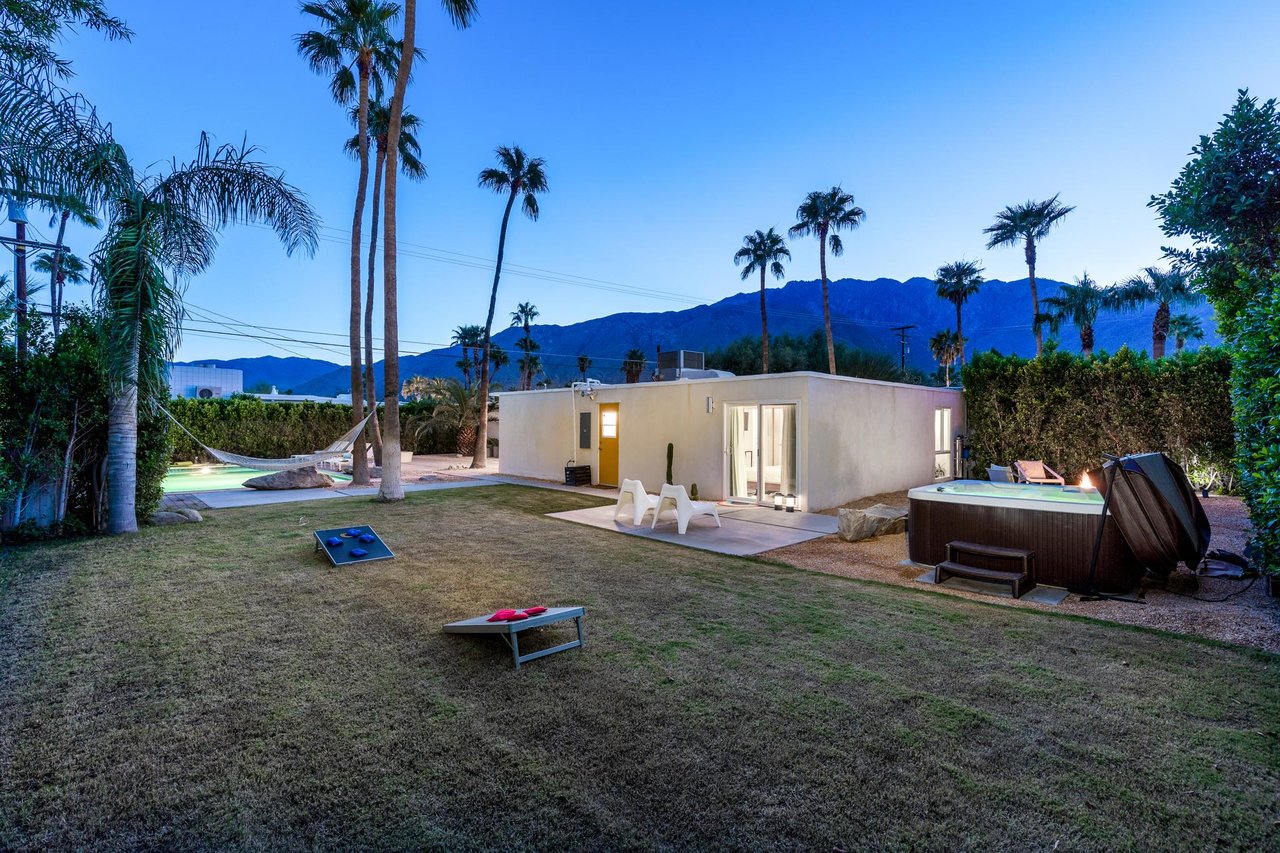 Huge entertainers yard with gorgeous mountain views