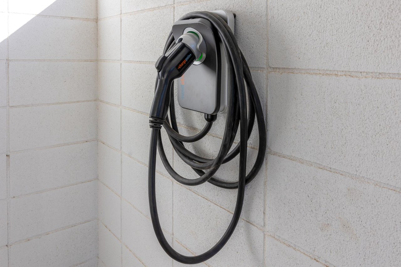 Universal electric charginig station