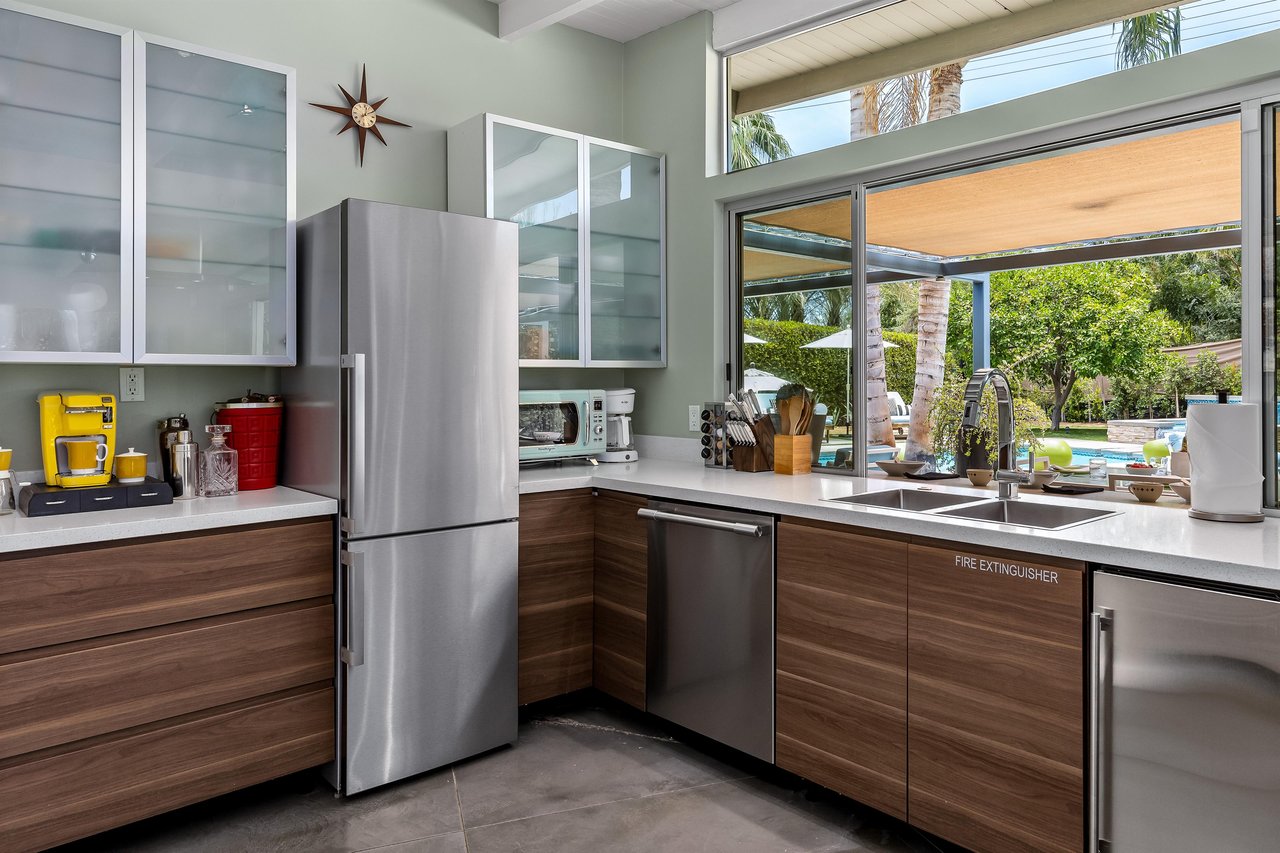 Stainless steel appliances throughout