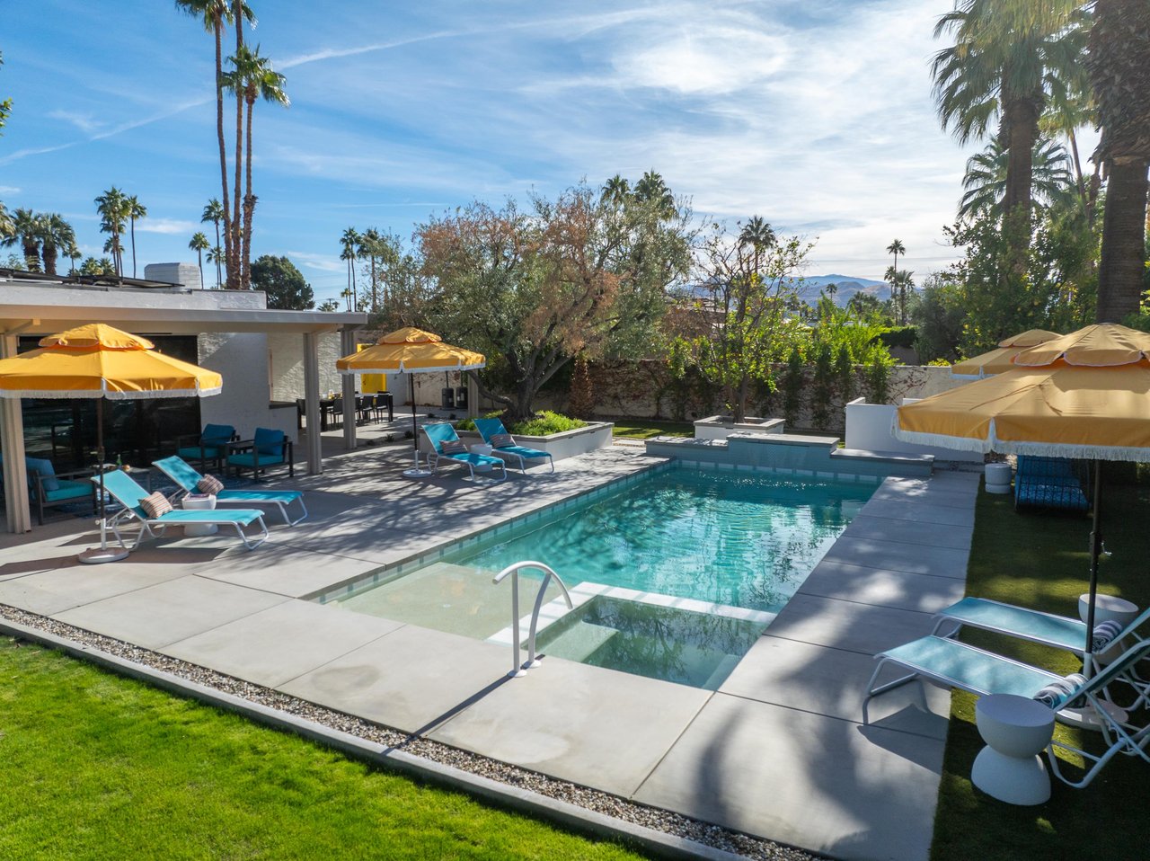 Beautiful Pool, Spa and Yard at Poolside Gossip