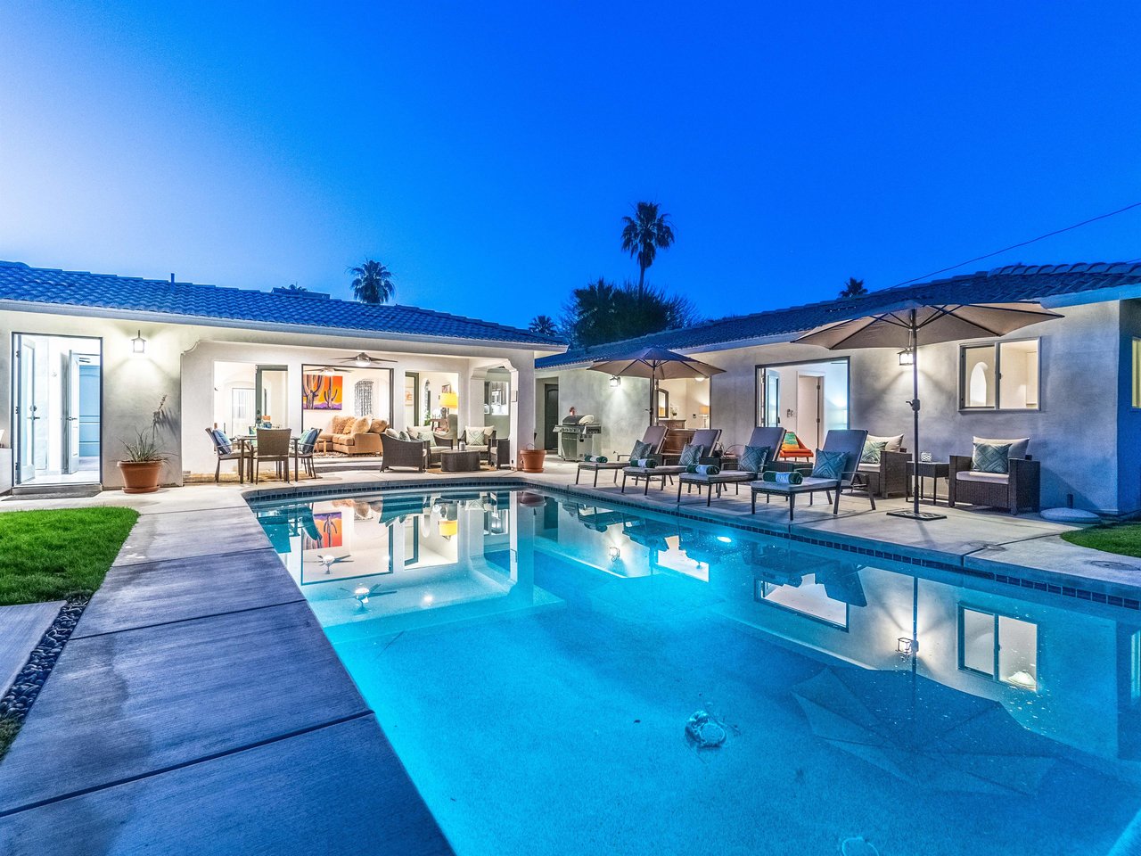 Very private resortstyle pool yard