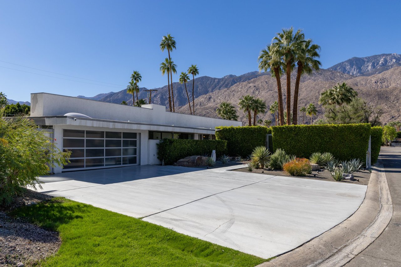 Welcome to Azure Palms at Deepwell