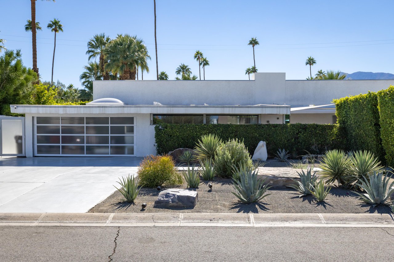 Welcome to Azure Palms at Deepwell